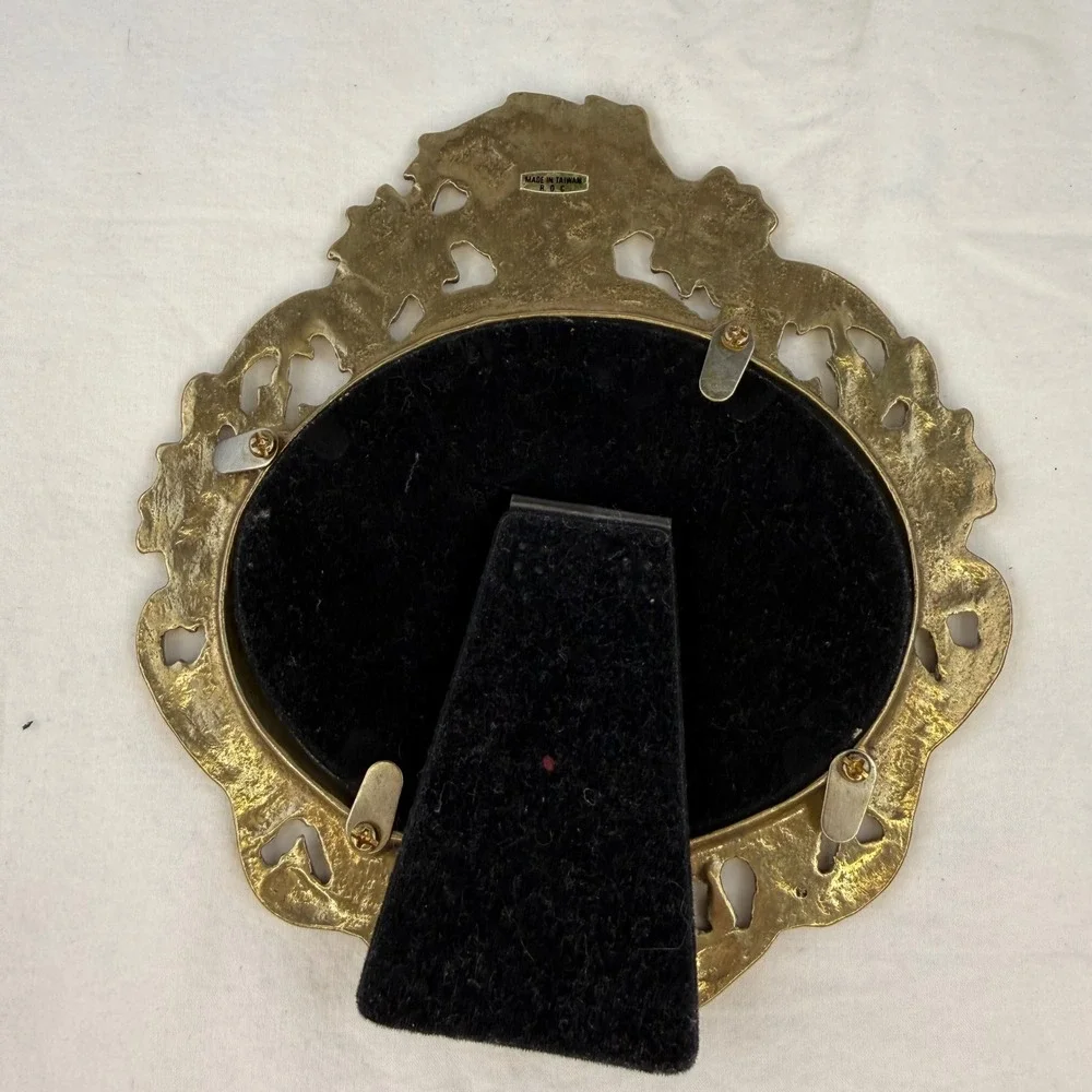 Vintage Ornate Brass Oval Picture Frame Floral Scroll Hollywood Regency 7.5x6.5